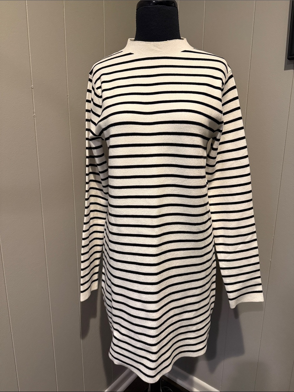 B43 Mango Women’s Medium Black and Cream Striped Long-Sleeve Knit Dress